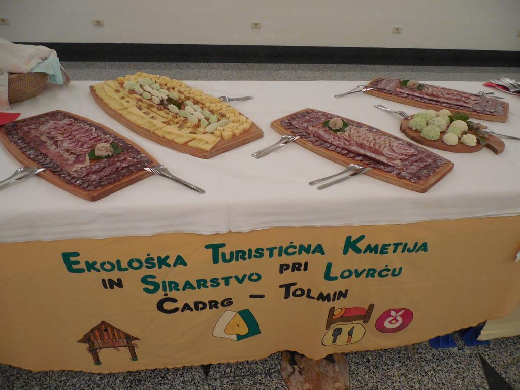 Ekoloska Turisticna Kmetija Pri Lovrcu Tolmin Exterior photo